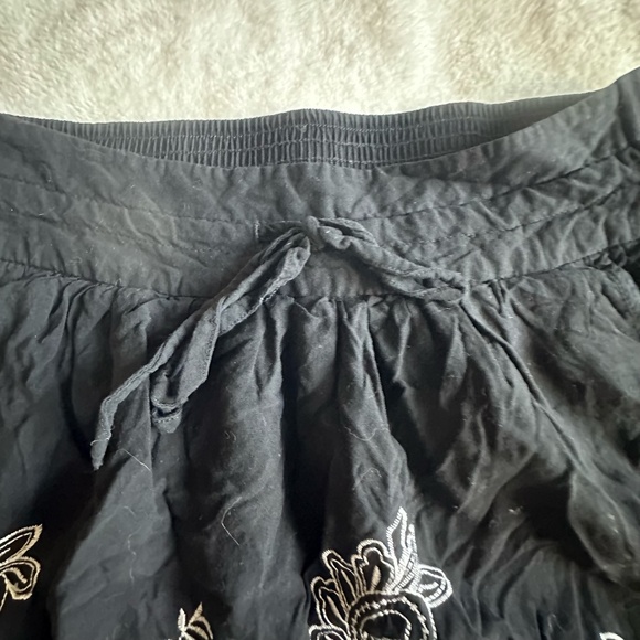 Charlotte Russe  Black Floral Embroidered Drawstring Elastic Waist Skirt Sz M - Picture 4 of 7